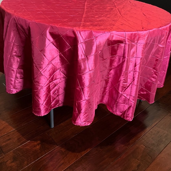 Round Tablecloth - Picture 4 of 4